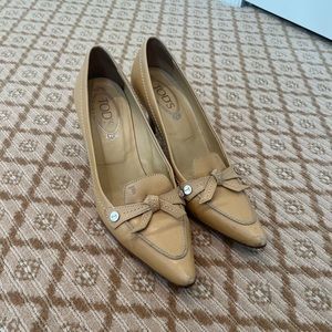 Tod’s tan high heels